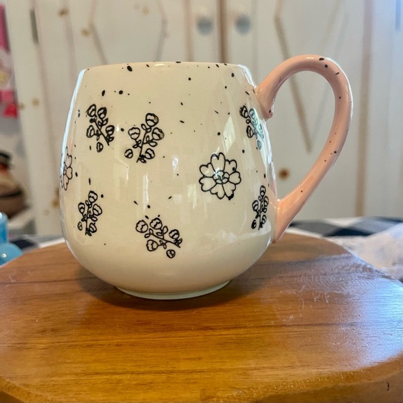 Meritage Speckled Coffee Mug / Tea Cup Spring Flowers Pink
Inside Barrel Shape - Picture 1 of 6